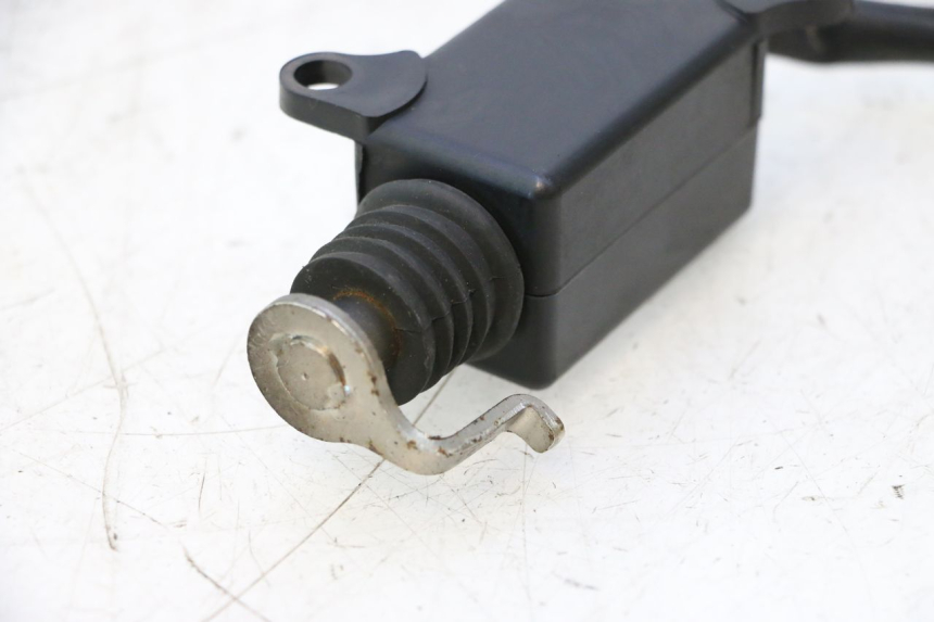 photo de MOTEUR OUVERTURE COFFRE SYM MIO 50 (2005 - 2010) - Zoom état d’usage