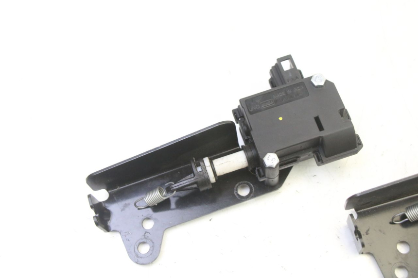 photo de MOTEUR OUVERTURE COFFRE PIAGGIO MP3 HPE 310 (2024 - 2025)
