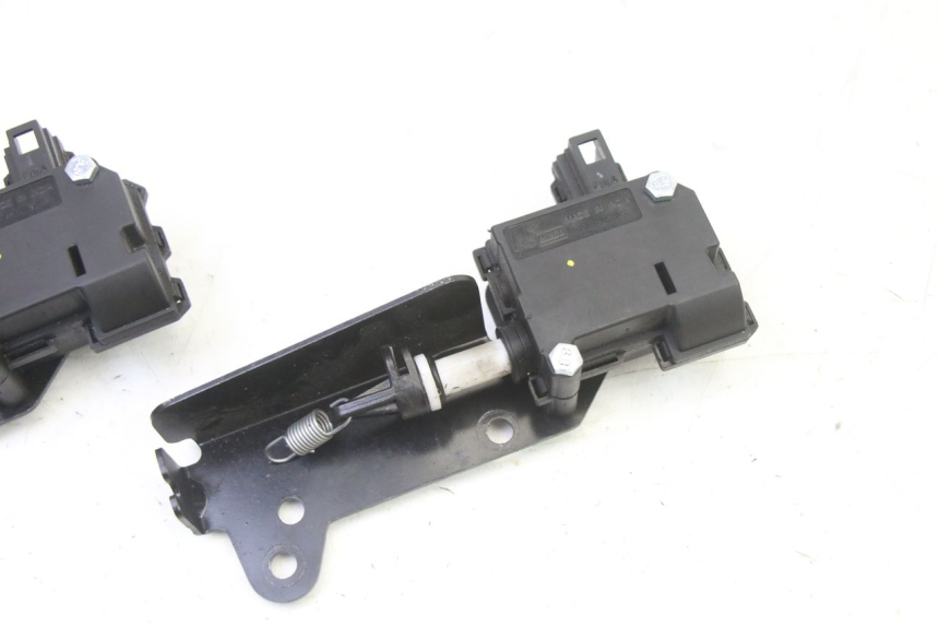 photo de MOTEUR OUVERTURE COFFRE PIAGGIO MP3 HPE 310 (2024 - 2025)