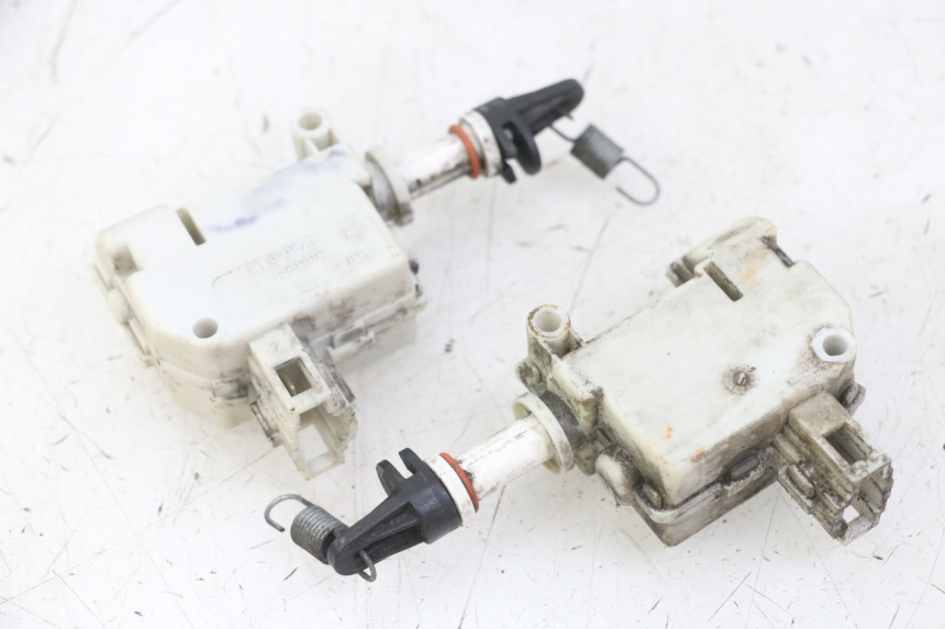 photo de MOTEUR OUVERTURE COFFRE PIAGGIO MP3 LT 300 (2010 - 2016) - Vue principale