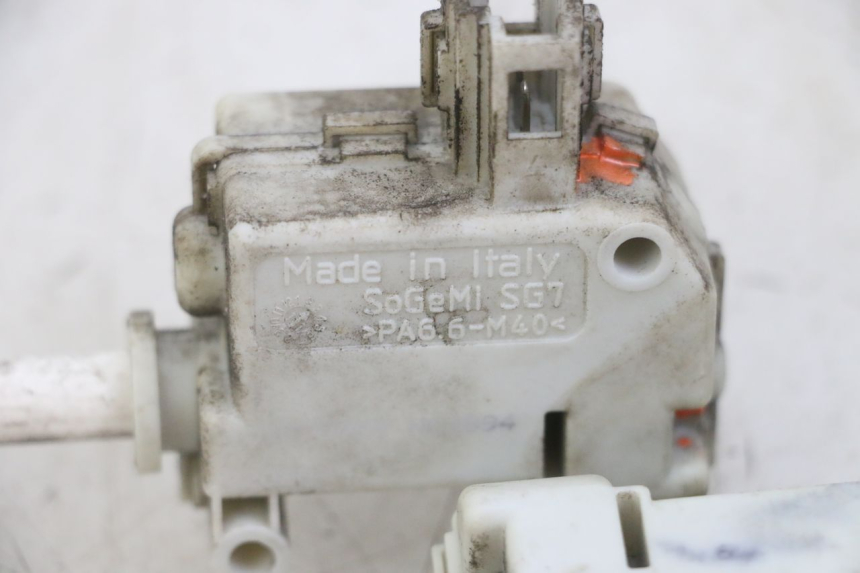 photo de MOTEUR OUVERTURE COFFRE PIAGGIO MP3 LT 300 (2010 - 2016) - Détail de la pièce