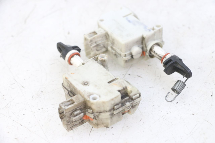 photo de MOTEUR OUVERTURE COFFRE PIAGGIO MP3 LT 300 (2010 - 2016) - Vue d’ensemble