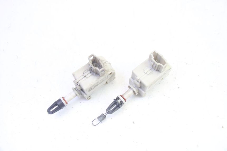 photo de MOTEUR OUVERTURE COFFRE PIAGGIO MP3 LT 400 (2007 - 2012) - Détail de la pièce