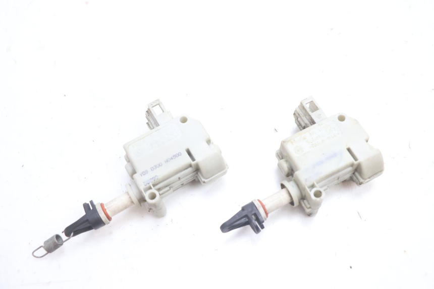 photo de MOTEUR OUVERTURE COFFRE PIAGGIO MP3 LT 400 (2007 - 2012) - Vue principale