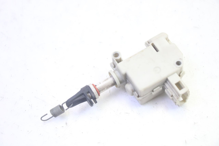 photo de MOTEUR OUVERTURE COFFRE PIAGGIO MP3 RL 250 (2007 - 2010) - Autre angle de vue