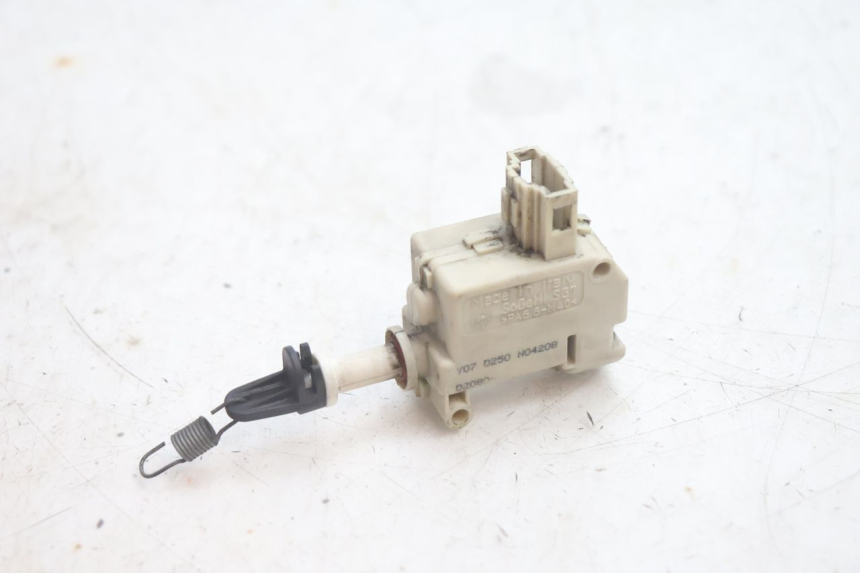 photo de MOTEUR OUVERTURE COFFRE PIAGGIO MP3 125 (2006 - 2014) - Vue principale