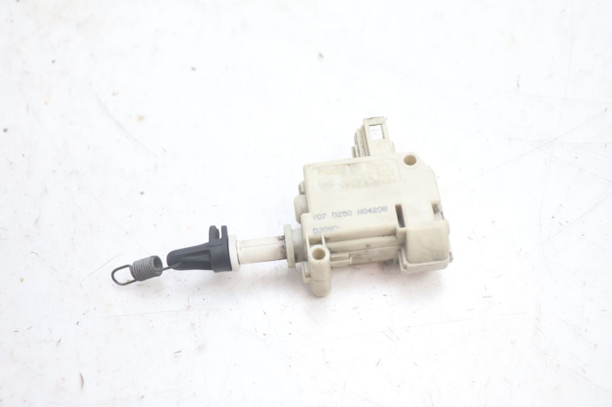 photo de MOTEUR OUVERTURE COFFRE PIAGGIO MP3 125 (2006 - 2014) - Détail de la pièce