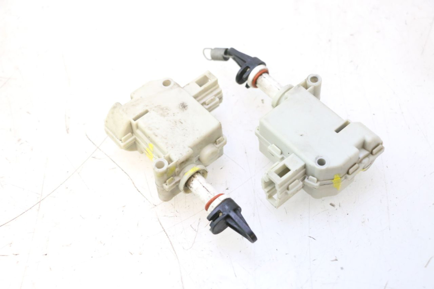 photo de MOTEUR OUVERTURE COFFRE PIAGGIO MP3 500 (2011 - 2015) - Vue d’ensemble