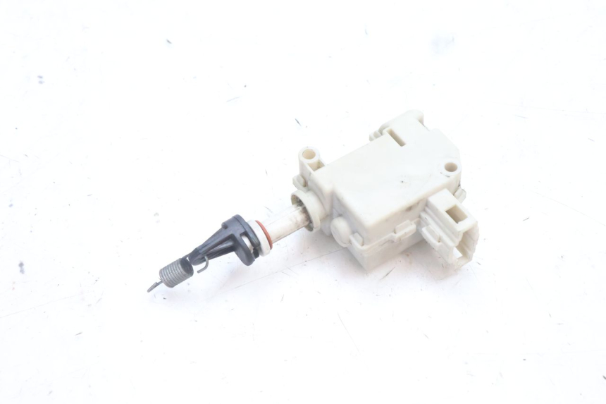photo de MOTEUR OUVERTURE COFFRE PIAGGIO MP3 500 (2016 - 2018) - Autre angle de vue