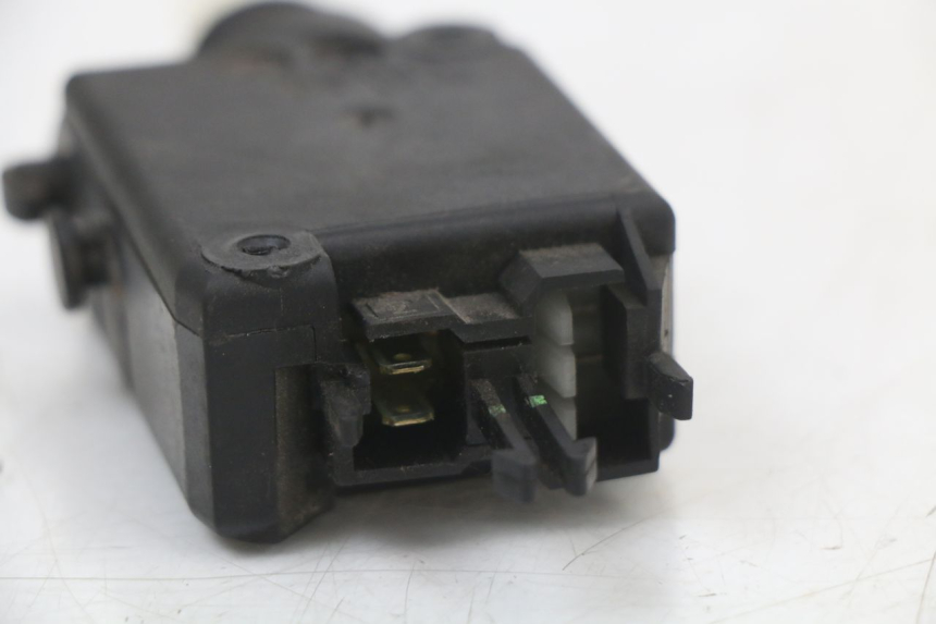 photo de MOTEUR OUVERTURE COFFRE PEUGEOT GEOPOLIS RS 125 (2007 - 2009)