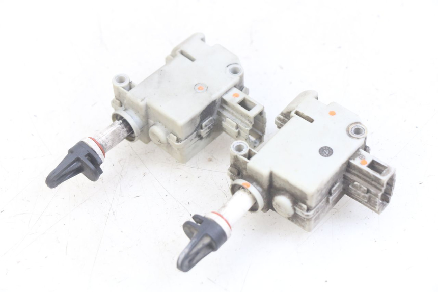 photo de MOTEUR OUVERTURE COFFRE PIAGGIO MP3 LT 400 (2007 - 2012)