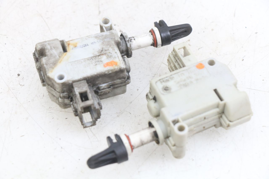 photo de MOTEUR OUVERTURE COFFRE PIAGGIO MP3 LT 400 (2007 - 2012)