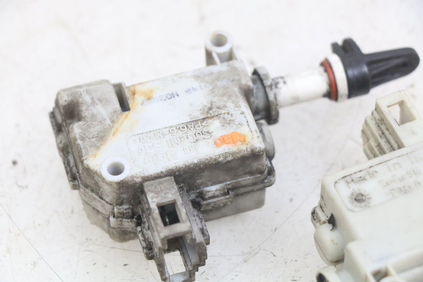 photo de MOTEUR OUVERTURE COFFRE PIAGGIO MP3 LT 400 (2007 - 2012)