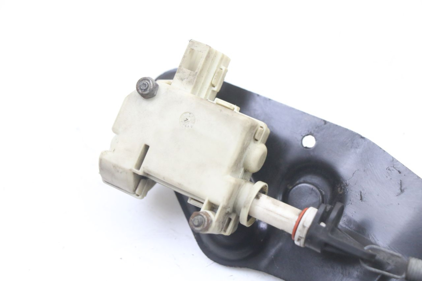 photo de MOTEUR OUVERTURE COFFRE PIAGGIO VESPA GRANTURISMO 125 (2003 - 2007)