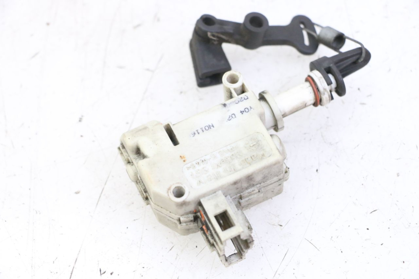 photo de MOTEUR OUVERTURE COFFRE PIAGGIO VESPA GRANTURISMO 200 (2004 - 2005)
