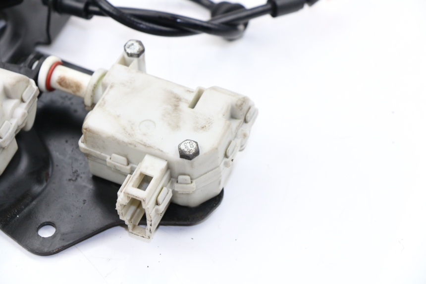 photo de MOTEUR OUVERTURE COFFRE PIAGGIO XEVO - X EVO 125 (2007 - 2016)