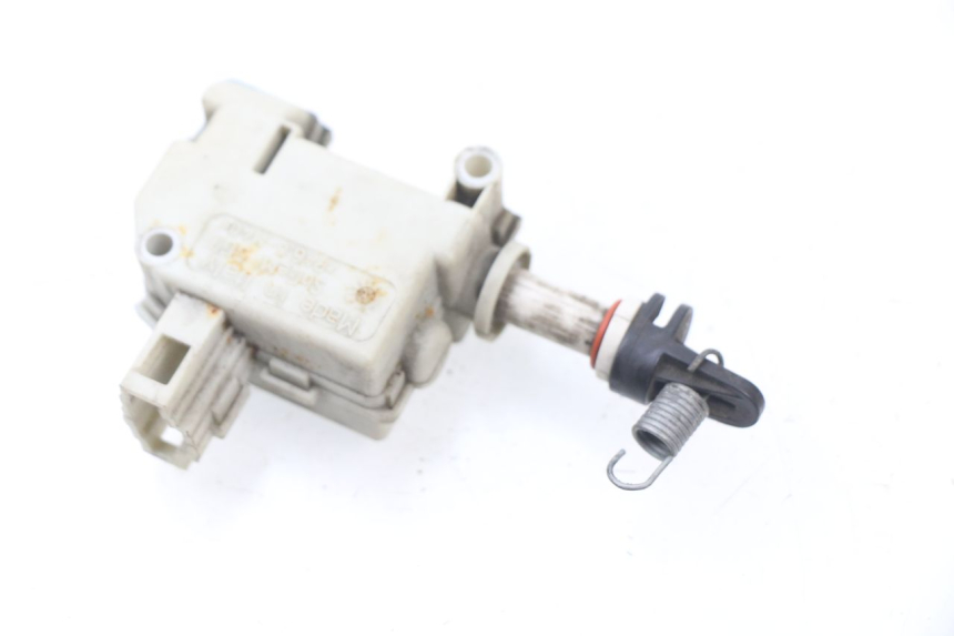 photo de MOTEUR OUVERTURE COFFRE PIAGGIO PRIMAVERA 125 (2013 - 2021) - Détail de la pièce