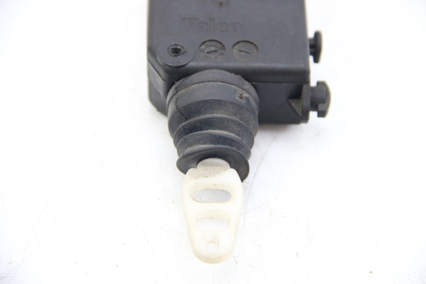 photo de MOTEUR OUVERTURE COFFRE PEUGEOT SATELIS COMPRESSOR K15 125 (2006 - 2009)