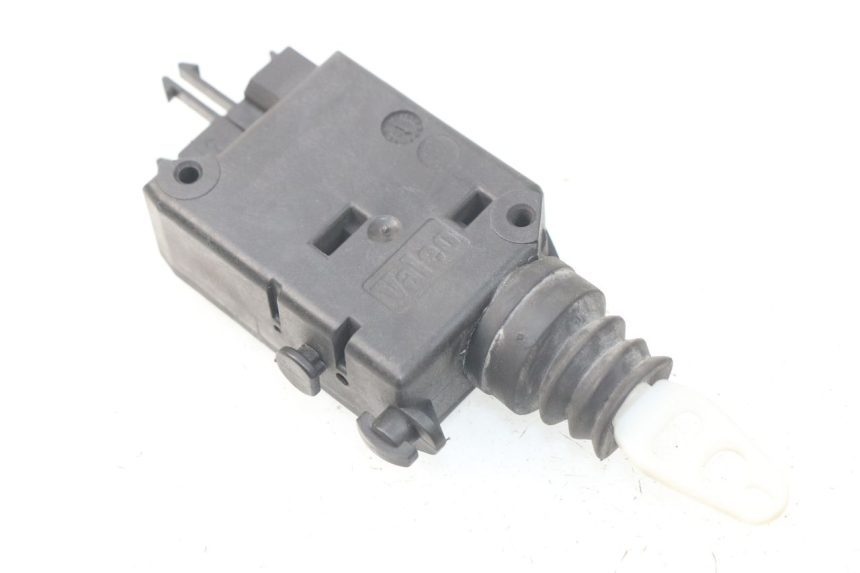 photo de MOTEUR OUVERTURE COFFRE PEUGEOT SATELIS 300 (2012 - 2015) - Détail de la pièce