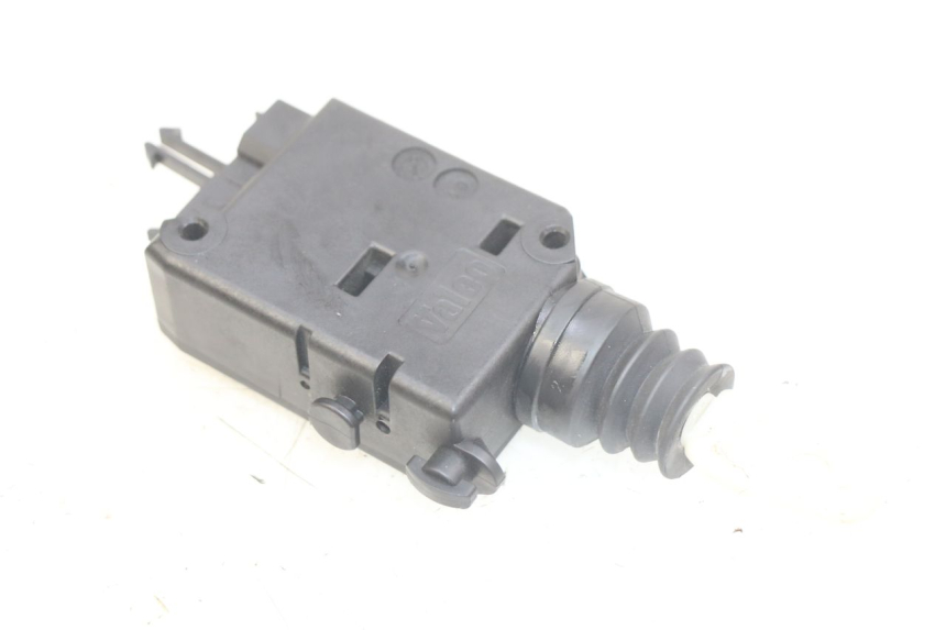 photo de MOTEUR OUVERTURE COFFRE PEUGEOT SATELIS 125 (2010 - 2012)