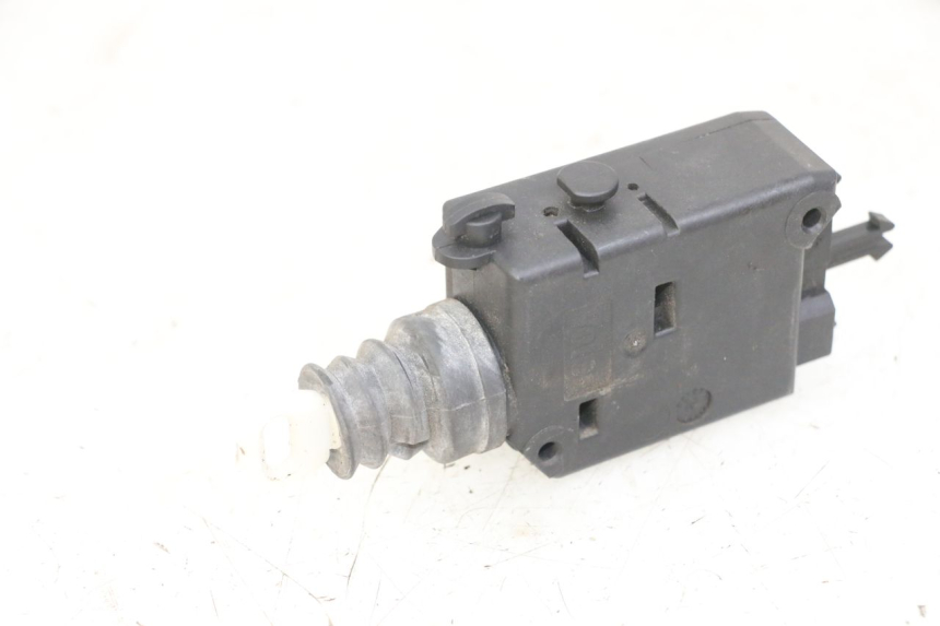 photo de MOTEUR OUVERTURE COFFRE PEUGEOT SATELIS 125 (2013 - 2018)