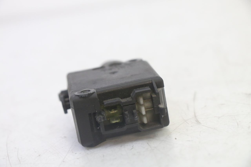 photo de MOTEUR OUVERTURE COFFRE PEUGEOT SATELIS 125 (2010 - 2012)