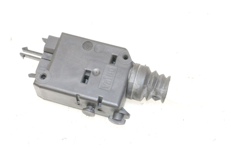photo de MOTEUR OUVERTURE COFFRE PEUGEOT SATELIS 125 (2006 - 2009)