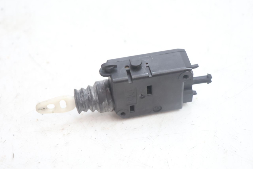 photo de MOTEUR OUVERTURE COFFRE PEUGEOT SATELIS 125 (2013 - 2018) - Détail de la pièce