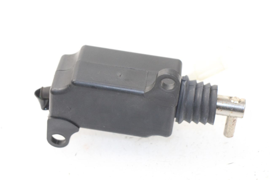 photo de MOTEUR OUVERTURE COFFRE SYM FIDDLE 3 III 125 (2014 - 2020)