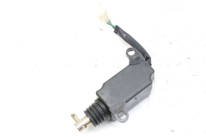 photo de MOTEUR OUVERTURE COFFRE SYM FIDDLE 3 III 125 (2014 - 2020)