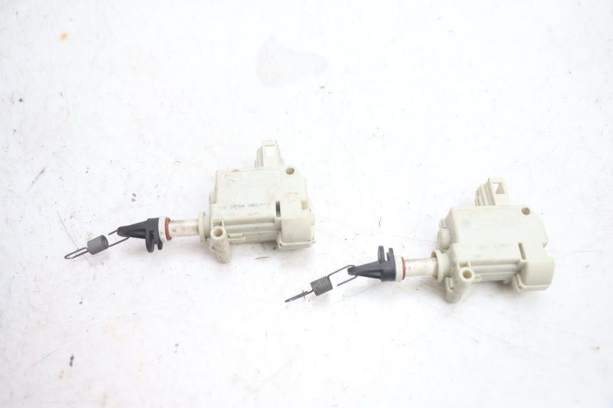 photo de MOTEUR OUVERTURE COFFRE PIAGGIO X8 STREET 125 (2006 - 2007) - Vue principale