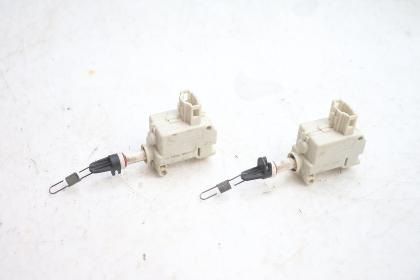 photo de MOTEUR OUVERTURE COFFRE PIAGGIO X8 STREET 125 (2006 - 2007) - Détail de la pièce