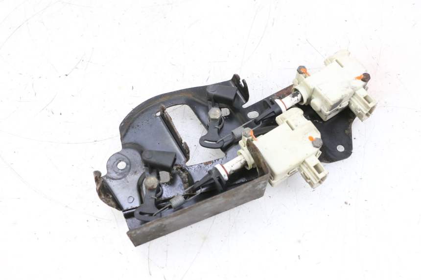 photo de MOTEUR OUVERTURE COFFRE PIAGGIO X8 125 (2004 - 2007) - Vue principale