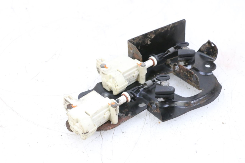 photo de MOTEUR OUVERTURE COFFRE PIAGGIO X8 125 (2004 - 2007) - Gros plan technique