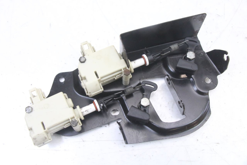 photo de MOTEUR OUVERTURE COFFRE PIAGGIO XEVO - X EVO 125 (2007 - 2016) - Vue principale