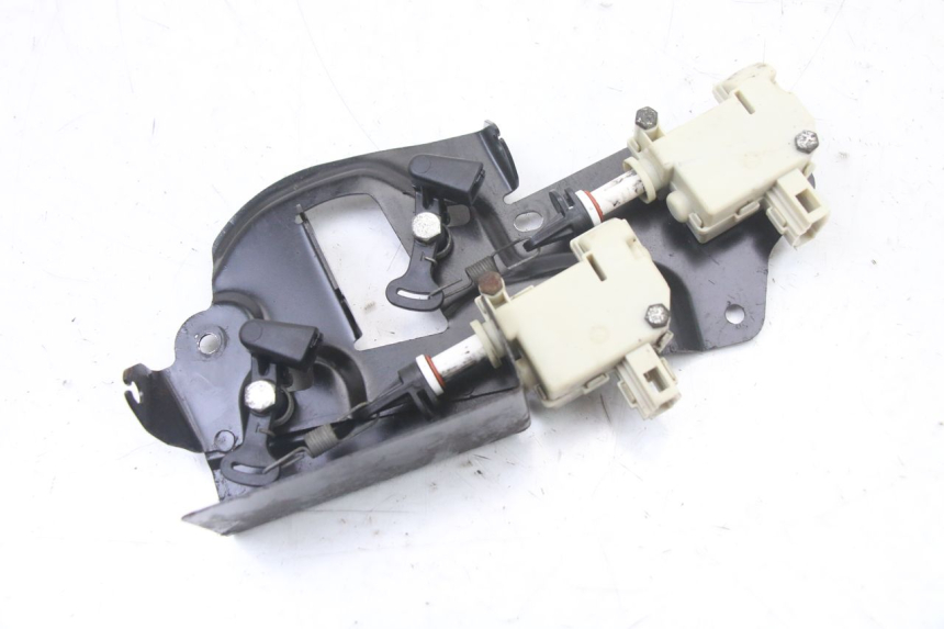 photo de MOTEUR OUVERTURE COFFRE PIAGGIO XEVO - X EVO 125 (2007 - 2016) - Autre angle de vue