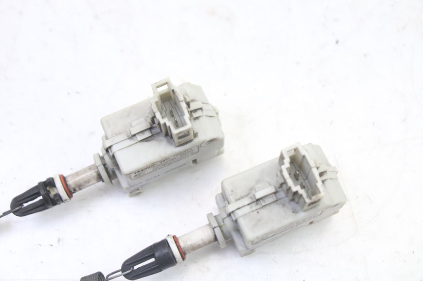 photo de MOTEUR OUVERTURE COFFRE PIAGGIO XEVO - X EVO 125 (2007 - 2016)