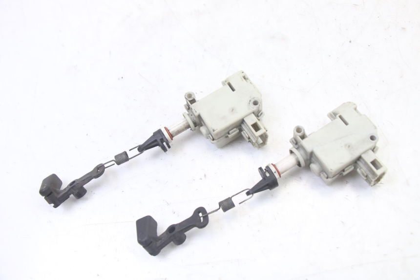 photo de MOTEUR OUVERTURE COFFRE PIAGGIO XEVO - X EVO 125 (2007 - 2016)