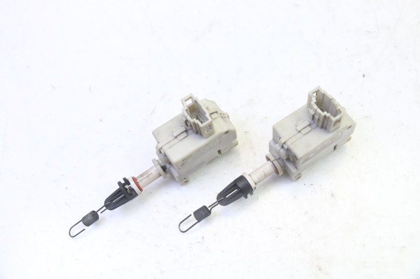 photo de MOTEUR OUVERTURE COFFRE PIAGGIO XEVO - X EVO 125 (2007 - 2016)