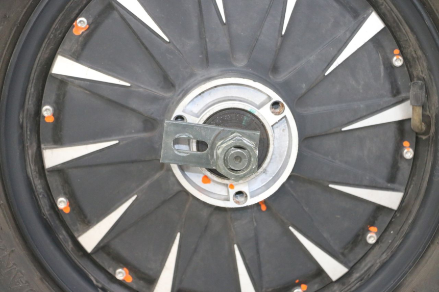 photo de MOTEUR EFUN PUSA 1 - Vue rapprochée