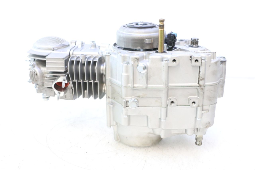 photo de MOTEUR APOLLO RFZ 150 - Gros plan technique
