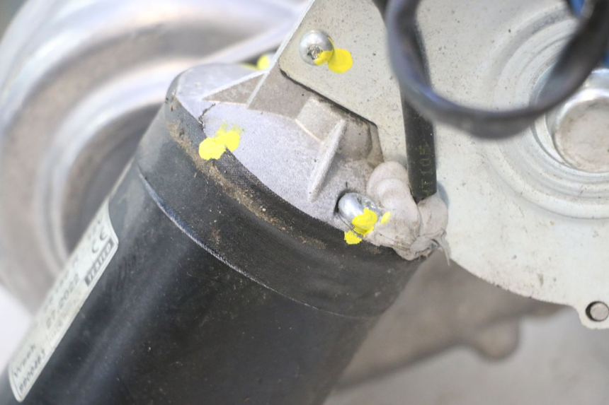 photo de MOTEUR ROLL LOCK PIAGGIO MP3 HPE 530 (2022 - 2026) - Détails caractéristiques