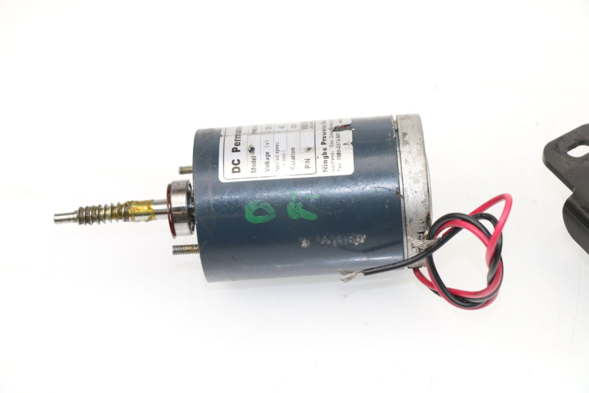 photo de MOTEUR ROLL LOCK PEUGEOT METROPOLIS 400 (2011 - 2016) - Autre angle de vue