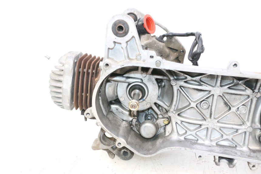 photo de MOTEUR PEUGEOT STREETZONE NAKED 2T 50 (2014 - 2018) - Vue d’ensemble