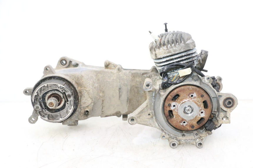 photo de MOTEUR PEUGEOT TKR TREKKER FURIOUS 50 (2005 - 2014) - Angle alternatif