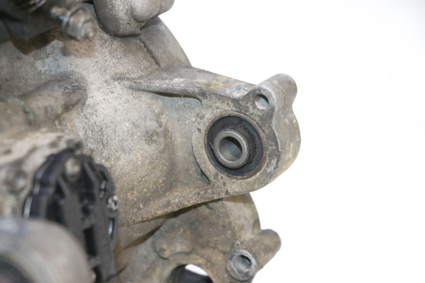 photo de MOTEUR PEUGEOT TREKKER TKR 50 (2005 - 2014) - Autre angle de vue