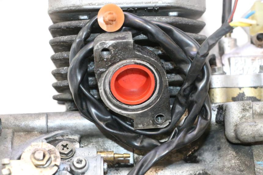 photo de MOTEUR PEUGEOT TREKKER 50 (1995 - 2004) - Gros plan technique