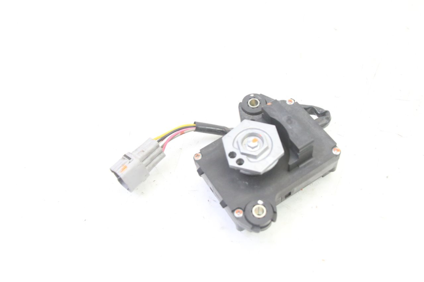 photo de MOTEUR VALVE ECHAPPEMENT SUZUKI GSR 750 (2011 - 2017)