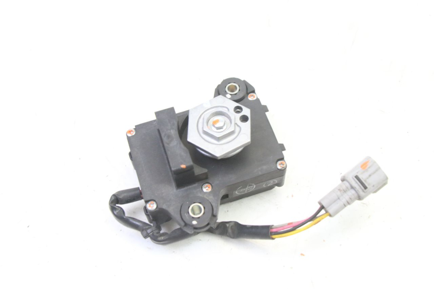 photo de MOTEUR VALVE ECHAPPEMENT SUZUKI GSR 750 (2011 - 2017)