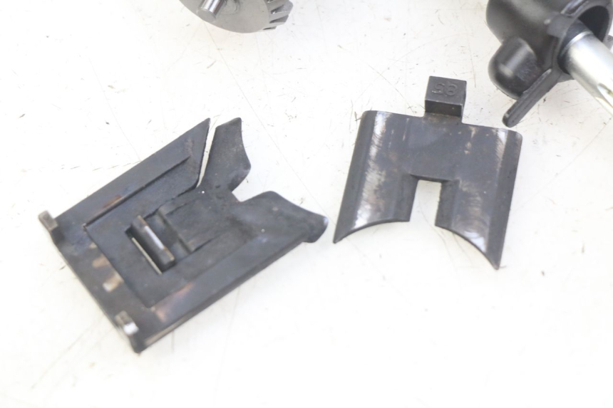 photo de MOTEUR VALVE ECHAPPEMENT KAWASAKI KX 85 (2001 - 2013) - Marquages et références